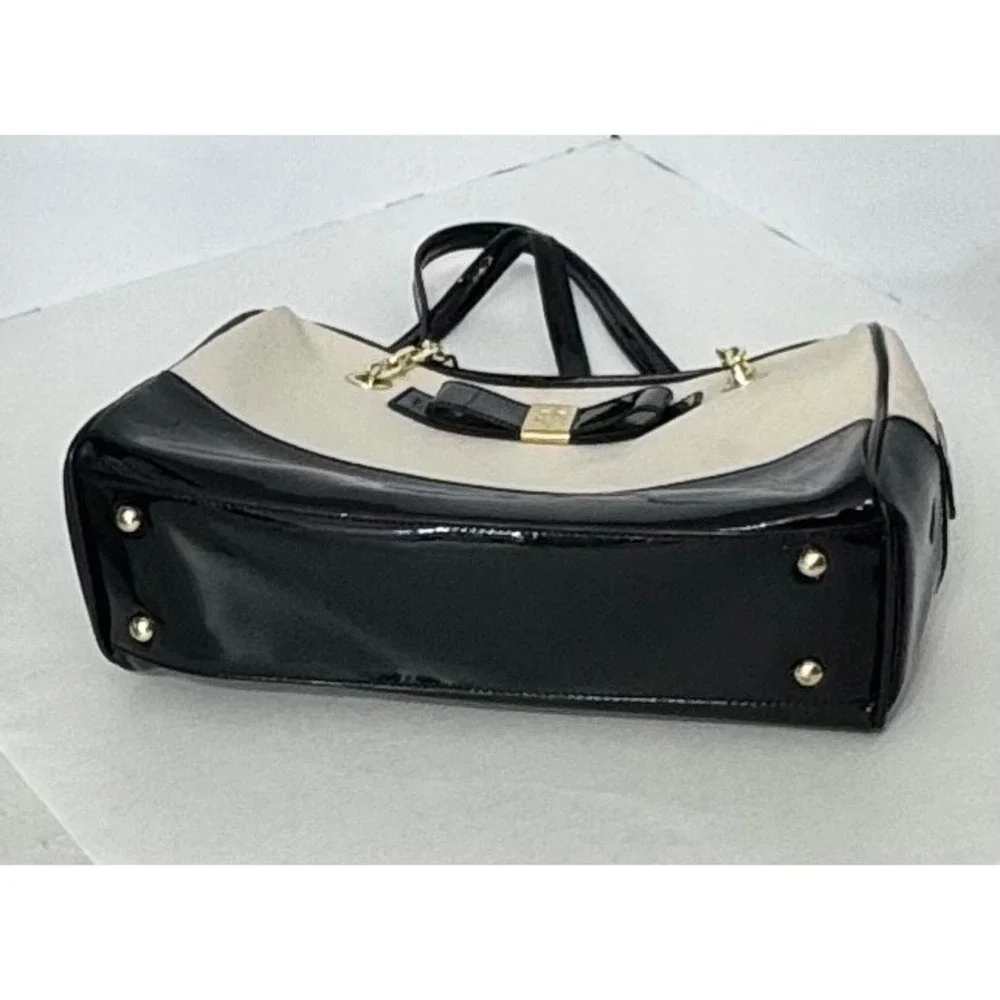 Anne Klein anne klein
